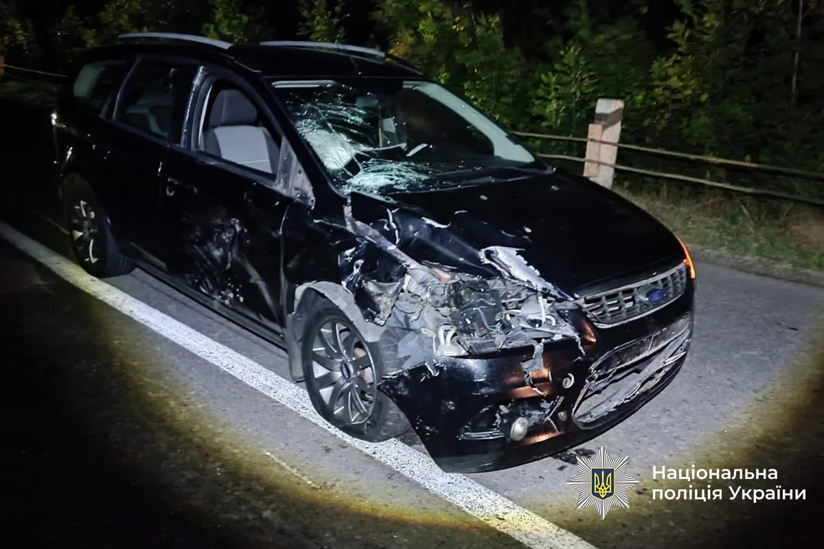 На Тернопільщині зіткнулися мотоцикл та авто: неповнолітній водій отримав травми