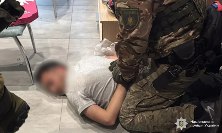 У Тернополі у громадянина Узбекистану вилучили автомат “Калашникова” і наркотики