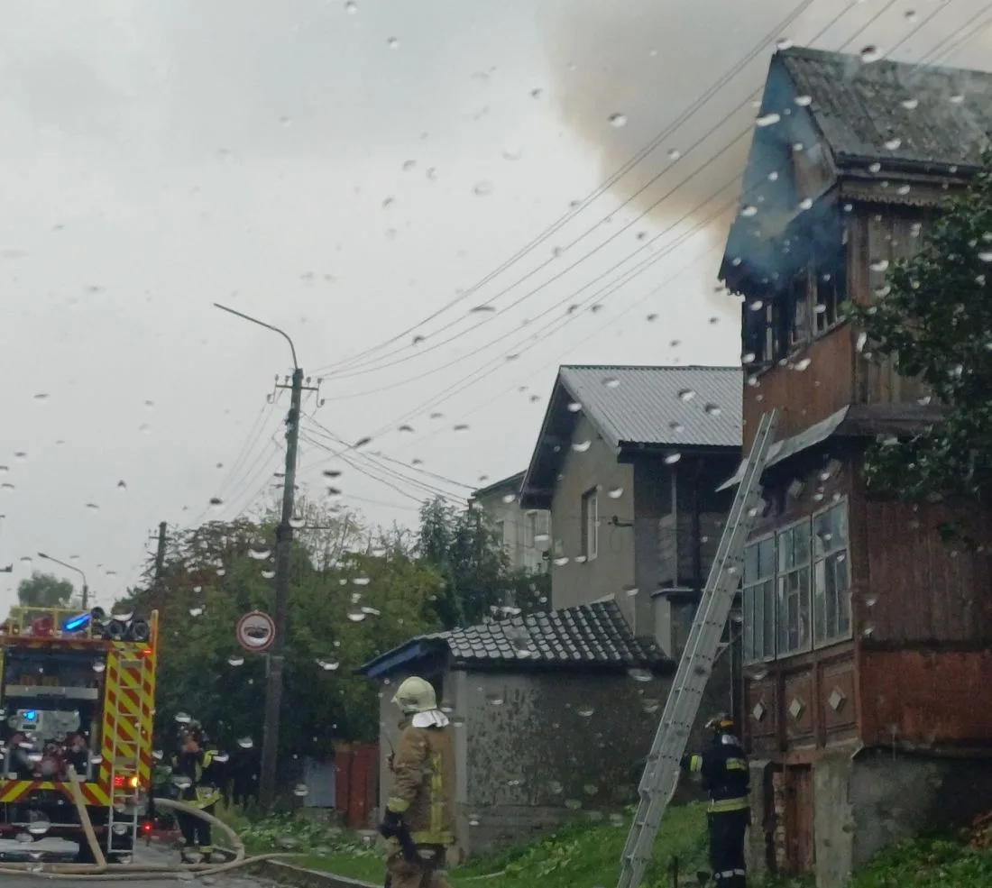 У Кременці пожежа знищила будинок багатодітної сім’ї