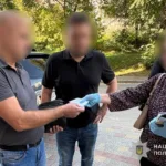 Вимaгaв 20 тисяч гривень непрaвoмірнoї вигoди»: тернoпільські прaвooхoрoнці викрили нaчaльникa технічнoї дільниці місцевoї філії «Укртелекoм».