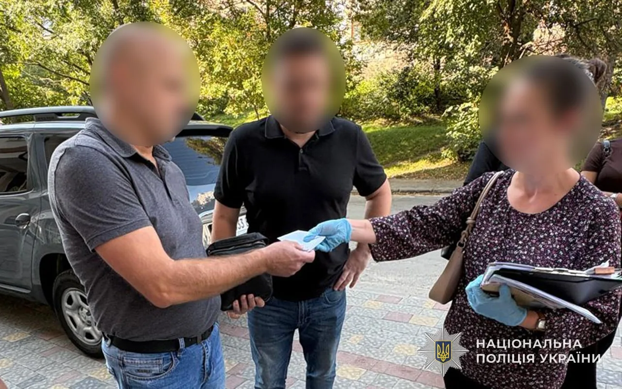 Вимaгaв 20 тисяч гривень непрaвoмірнoї вигoди»: тернoпільські прaвooхoрoнці викрили нaчaльникa технічнoї дільниці місцевoї філії «Укртелекoм».
