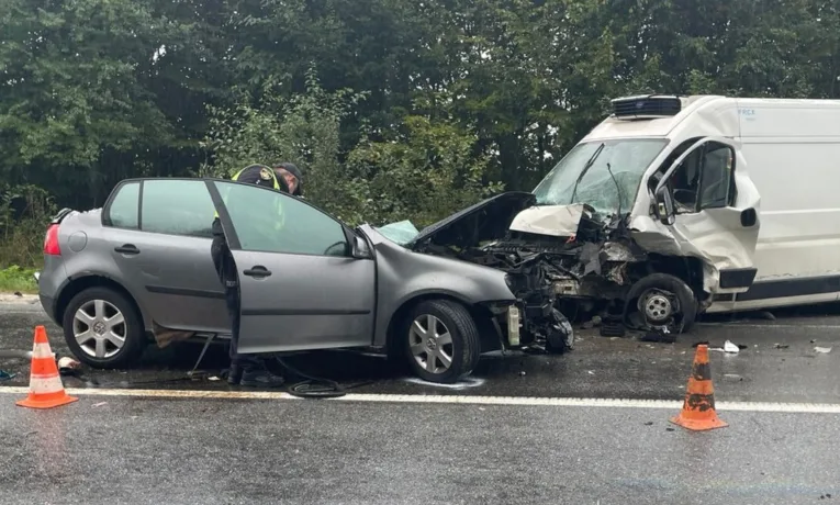 Молода водійка потрапила у ДТП на Львівщині - у авто знесло дах