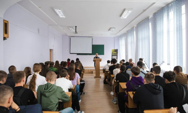 Студенти ЗУНУ зустрілися із представниками кіберполіції