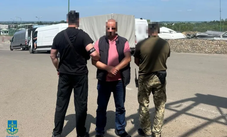 Судитимуть жителя Тернополя за спробу переправлення чоловіка через кордон за $18500