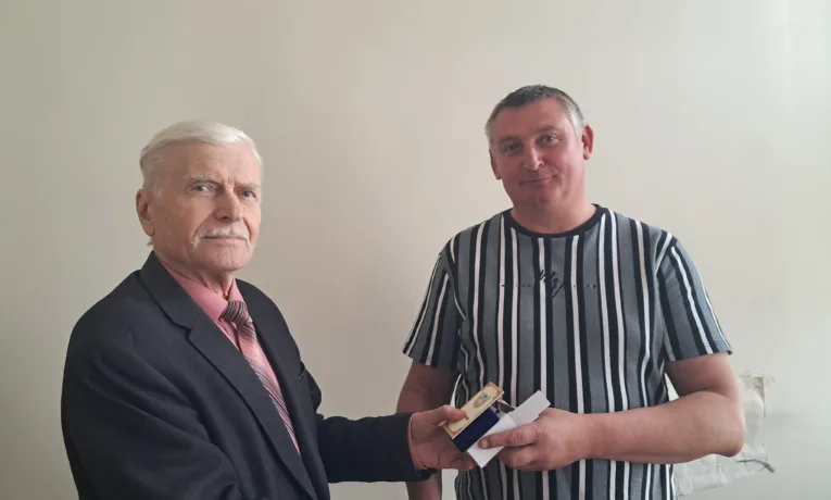 Орден за збереження пам’яті про українських героїв вручили краєзназнацю, історику і журналісту Віктору Уніяту