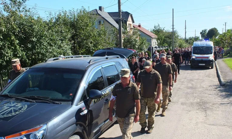 У Шумську попрощалися із захисником України Володимиром Бондарчуком