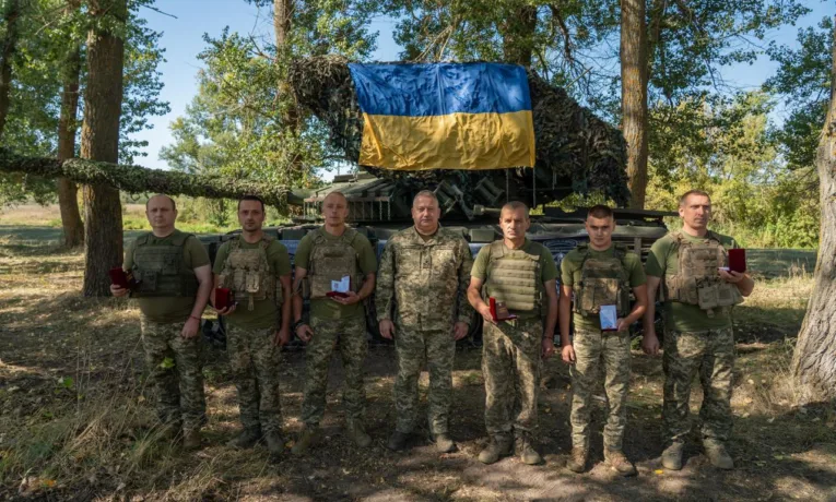 Командувач Угруповання військ «Захід» бригадний генерал Володимир Шведюк привітав танкістів зі святом