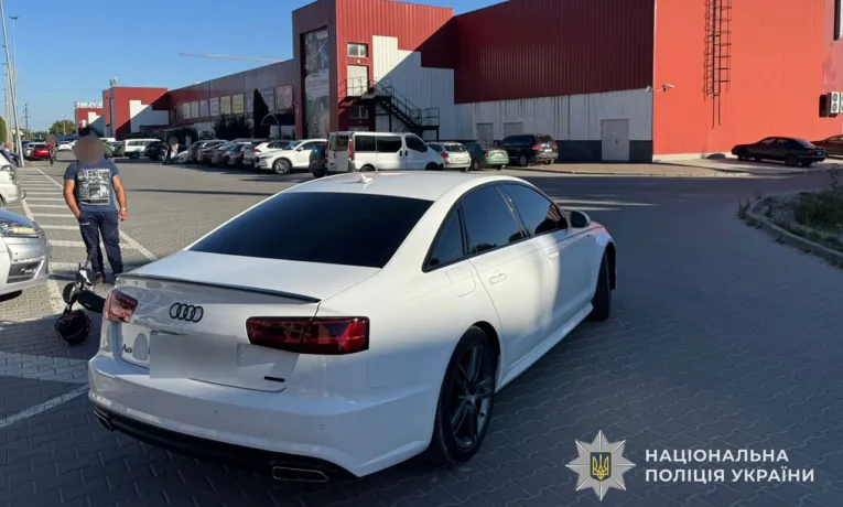 автомобіль наїхав на підлітка
