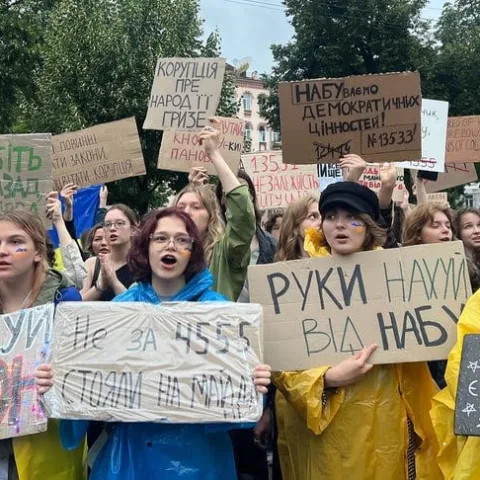 “Погодження масових заходів із військовими – прикриття для авторитаризму”: «УДАР» закликає владу не перекладати відповідальність на ЗСУ