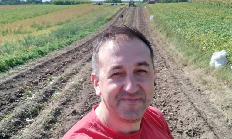 Начальник Кременецької РВА долучився до збору картоплі