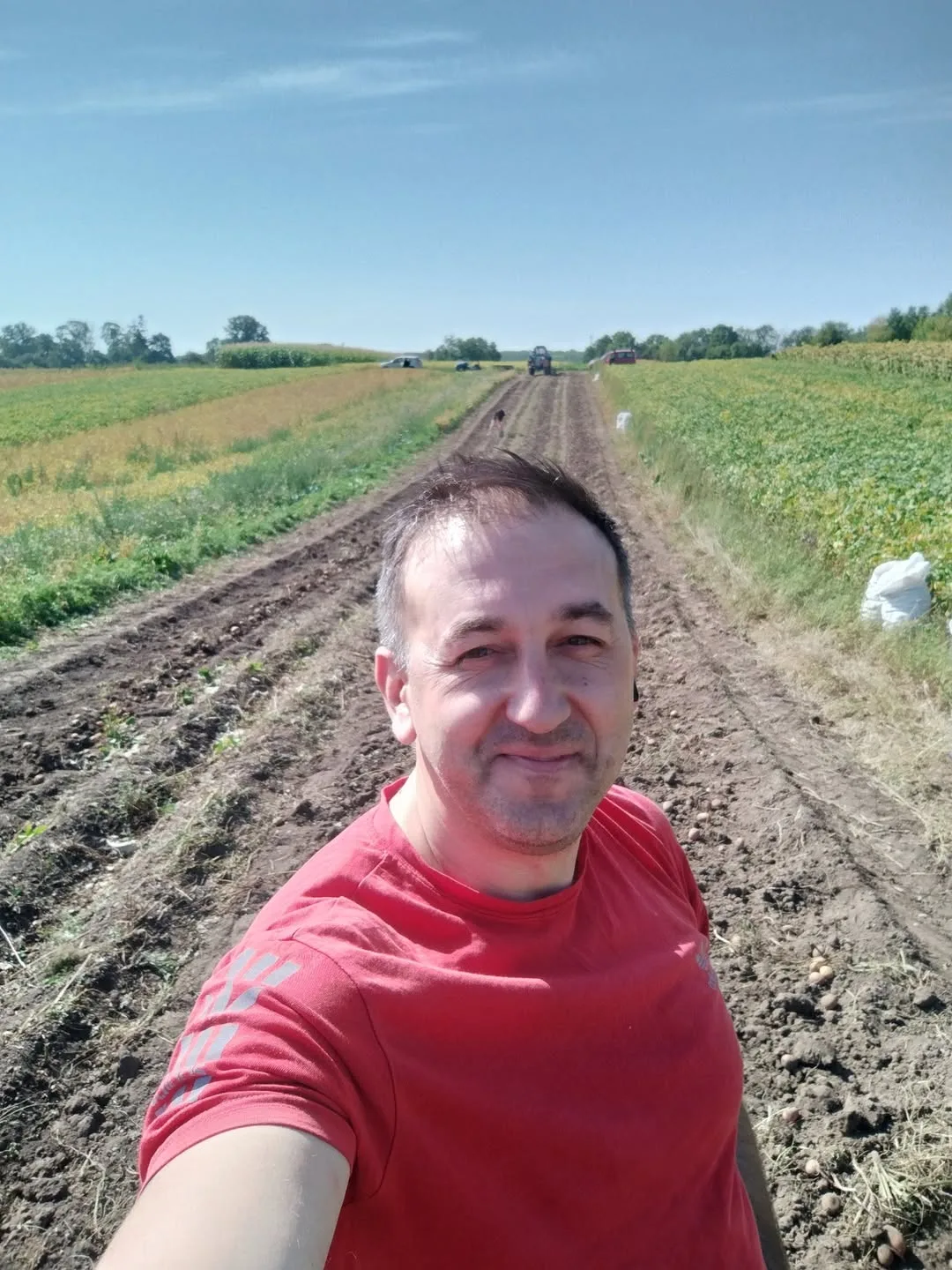 Начальник Кременецької РВА Віталій Кудлак долучився до традиційного збору картоплі