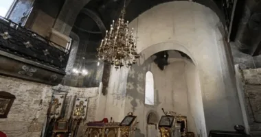 Реставрація чи руйнування? З Церкви Різдва Христового забрали іконостас і забетонували фрески