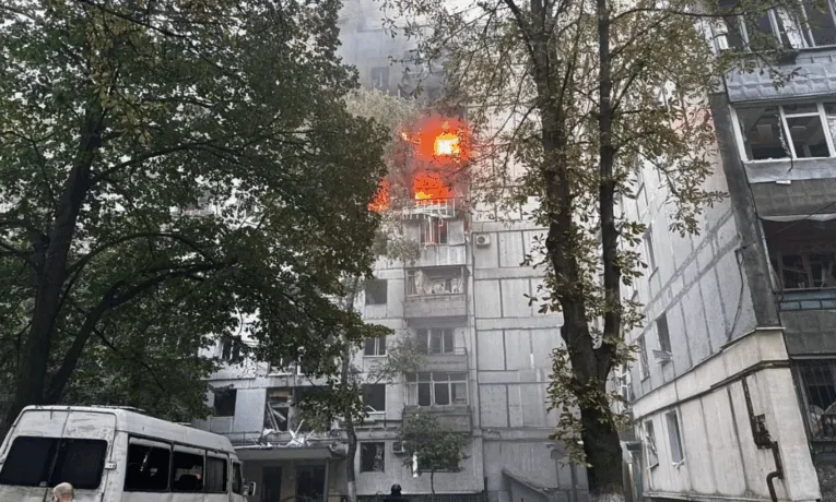 Ворожа атака на Хмельниччину та Дніпро: загинуло двоє людей, дуже багато поранених