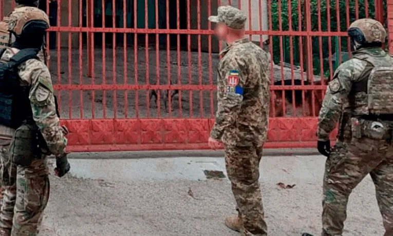 На Тернопільщині збували наркотики: 18 обшуків, серед затриманих — цивільні та військові