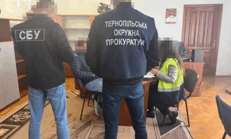 На Тернопільщині одразу 16 чиновників отримали підозри у вчиненні корупційних злочинів