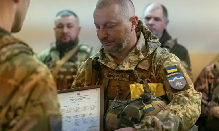 Командира роти БпАК «Барні» Степана Барну нагородили вогнепальною зброєю