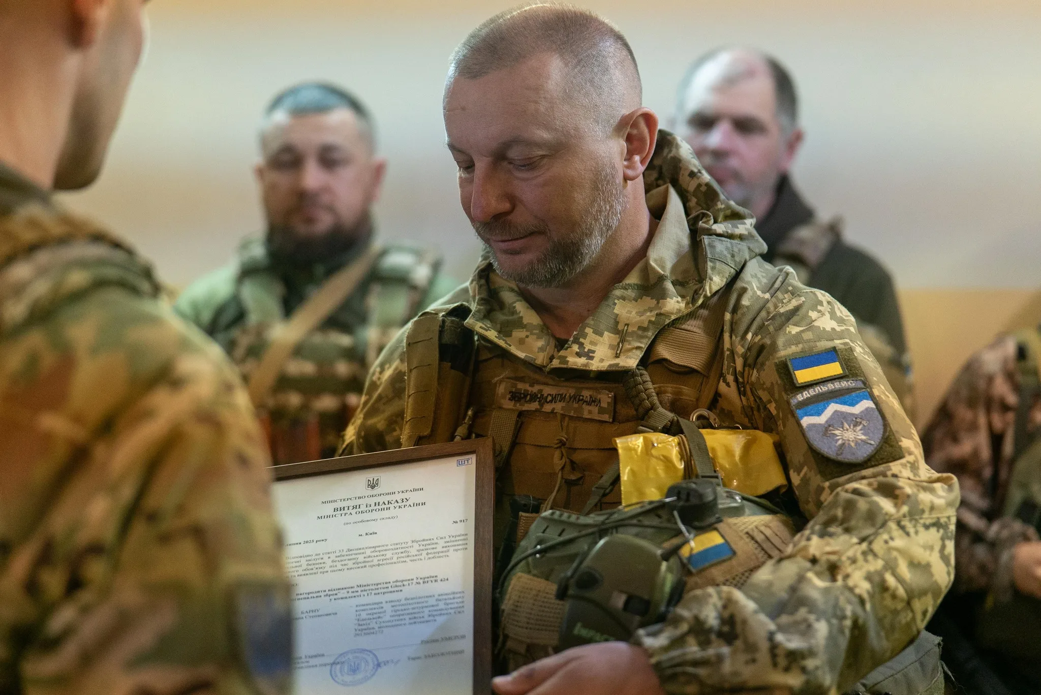 Командира роти БпАК «Барні» Степана Барну нагородили вогнепальною зброєю