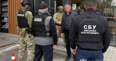 У Тернополі на АЗС затримали чоловіка, який вимагав 1500 доларів за “зняття з розшуку”