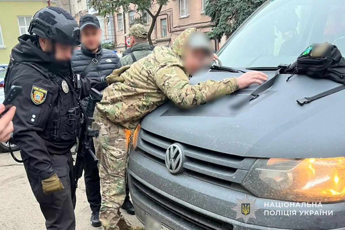 На Тернопільщині викрили військових, які катували людей і вимагали гроші за «викуп»