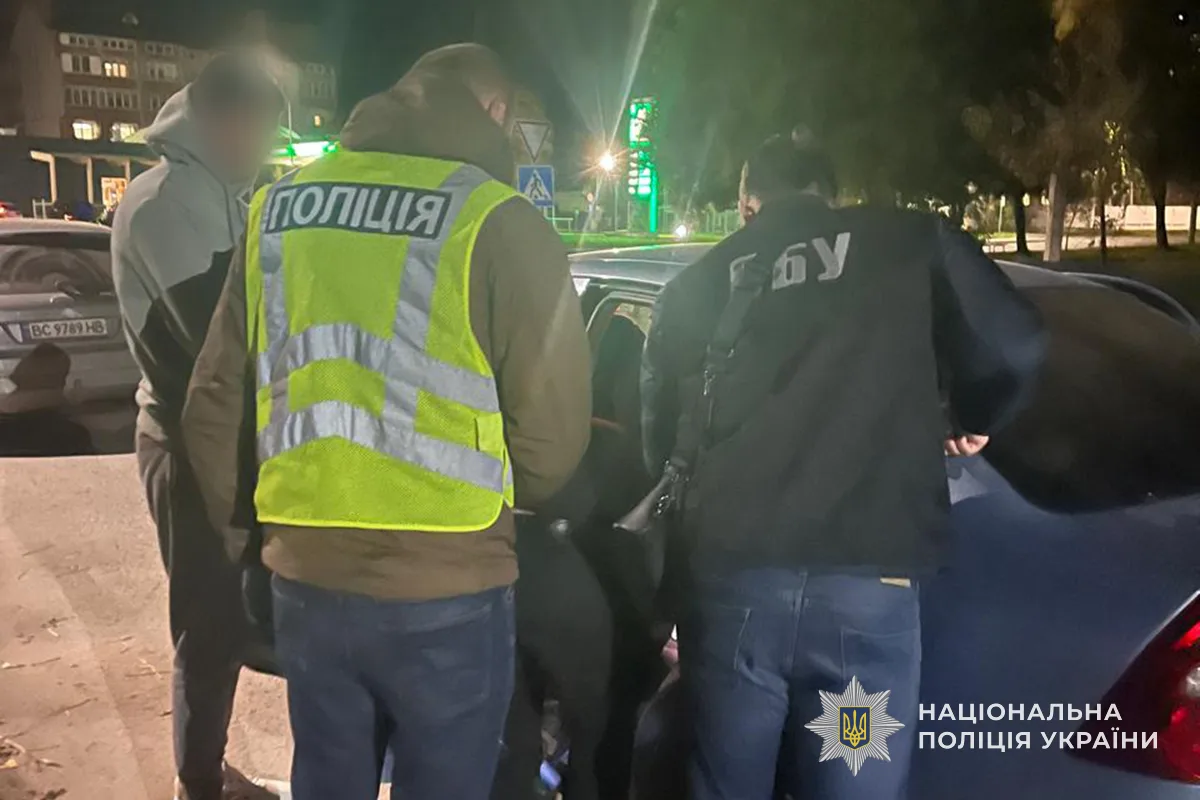 На Тернопільщині директор коледжу заробляв на чоловіках призoвнoгo віку