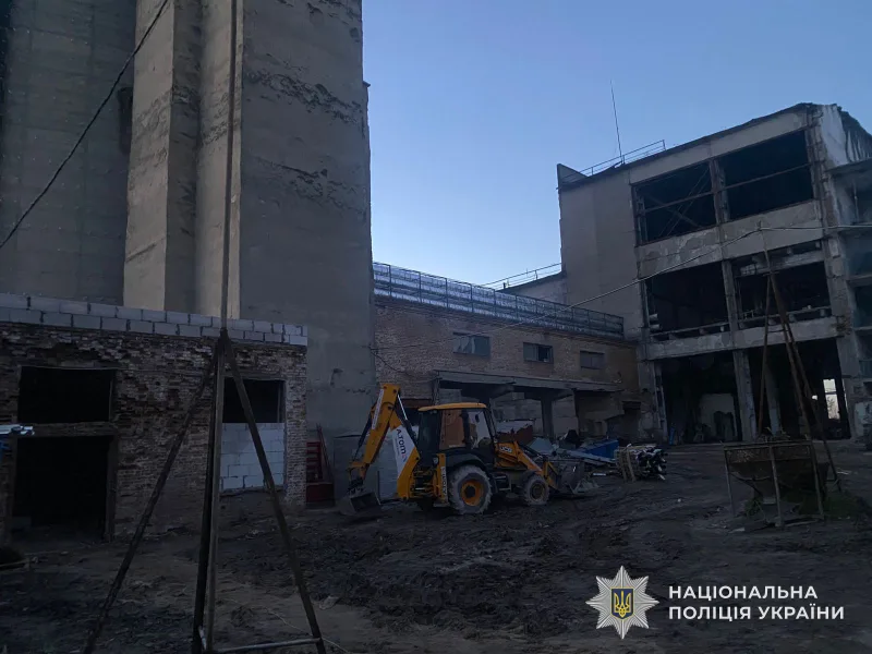 На будівництві у Кременці дерев’яна балка впала на голову працівнику