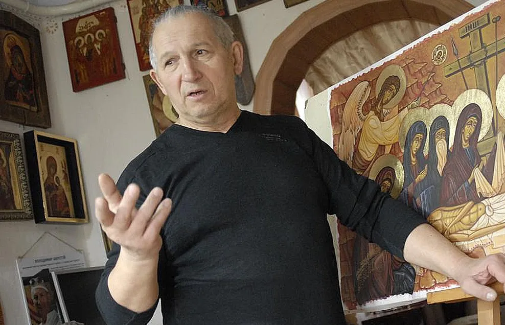 Іконописець із Тернопільщини, який пройшов пекло війни, творить ікони з уламків війни