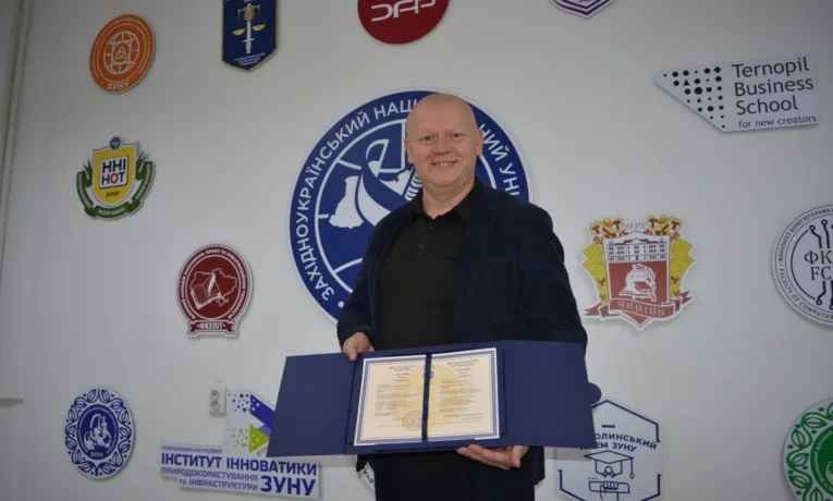Міський голова Збаража здобув науковий ступінь доктора філософії з менеджменту