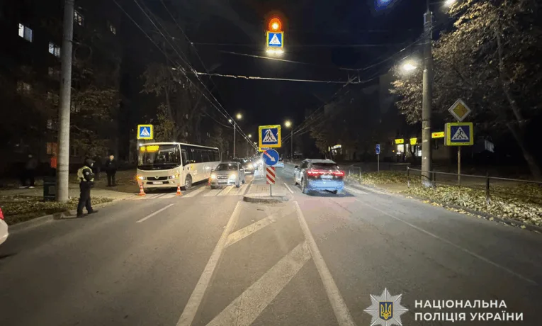 У Тернополі маршрутка збила молоду жінку