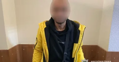 У Тернополі рецидивіст серед білого дня викрав з магазину дорогу драбину