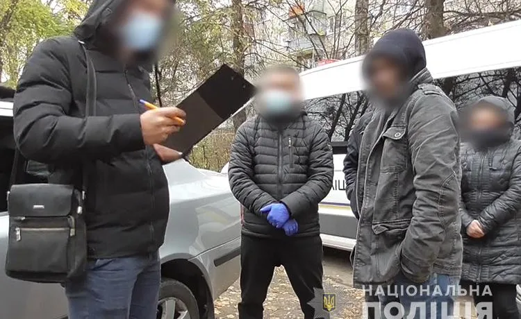 З Іспанії екстрадували учасника злочинної групи, яка грабувала тернополян, підливаючи в напої медпрепарат