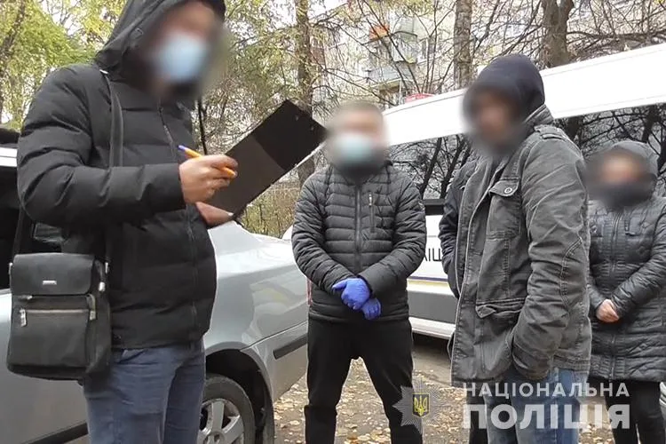 З Іспанії екстрадували учасника злочинної групи, яка грабувала тернополян, підливаючи в напої медпрепарат