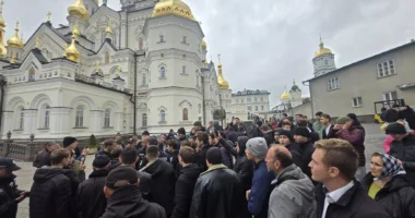 Після обшуків у Почаївській лаврі віряни УПЦ збирають кошти для допомоги проекту