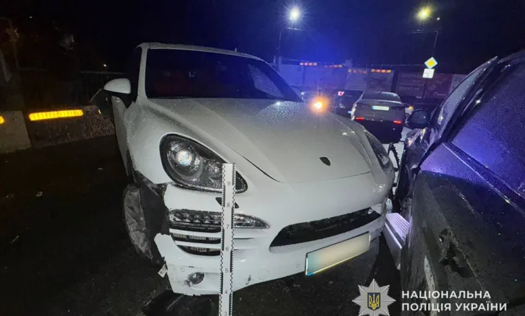 У Тернополі на "Горбатому" зіткнулися Porsche та Hyundai