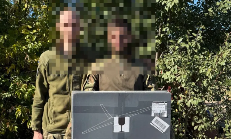 «Українська команда» Тернопільщини передала Starlink та зарядну станцію захисникам