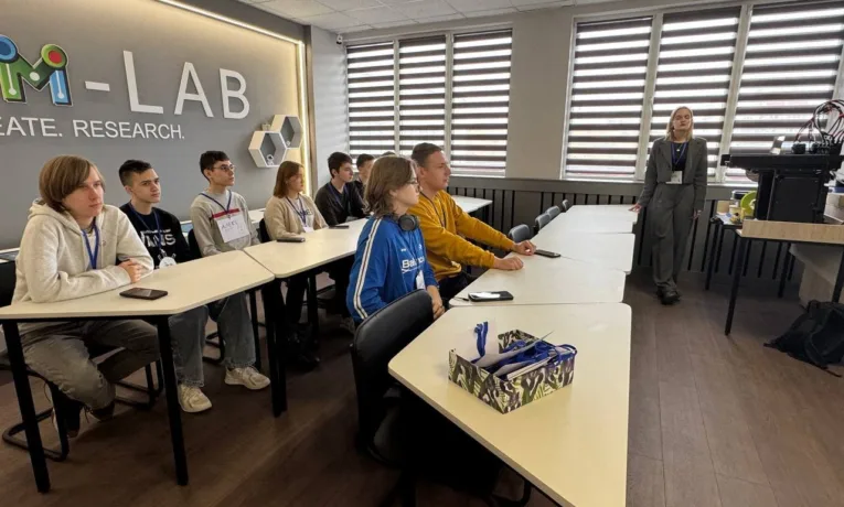 На базі STEM-LAB Західноукраїнського національного університету триває навчання у STEM-школі.