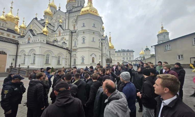 Конфлікт у Почаївській лаврі
