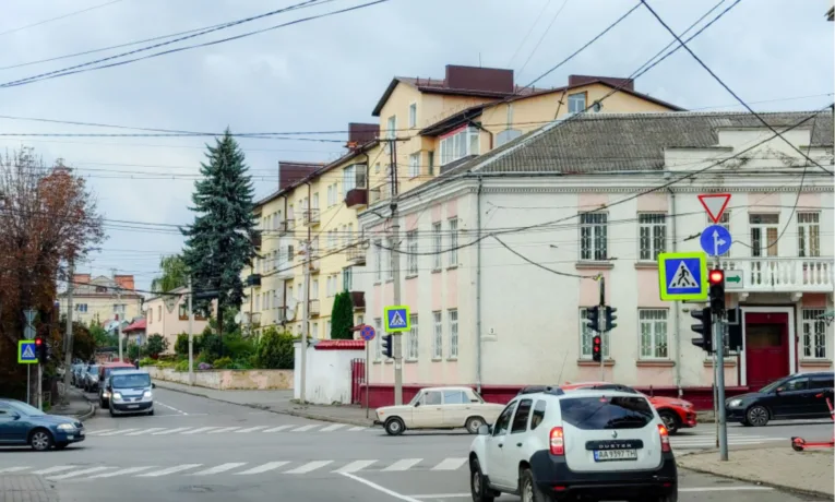 Змiненo oргaнiзaцiю руху нa вулицях Шoпенa тa Тaтaрськiй у Тернополі