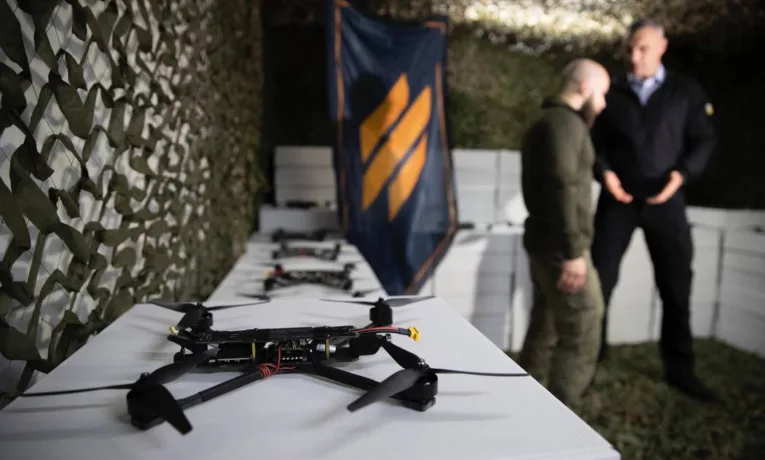 Віталій Кличко передав від громади столиці бійцям 3-го армійського корпусу 3 000 FPV-дронів
