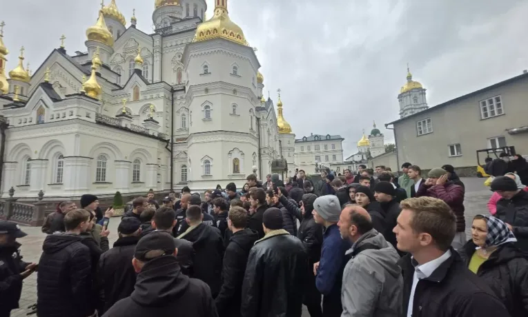 Сутички в Почаївській лаврі: поліція ідентифікувала всіх, хто перешкоджав силовикам