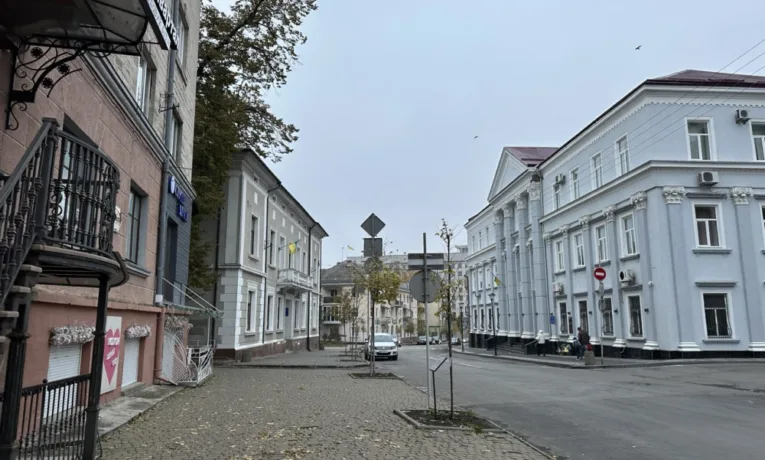 На Листопадовій у Тернополі не можна буде паркувати автомобілі
