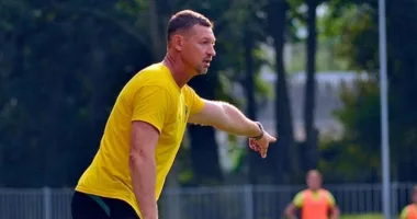 Ховається від ТЦК: у Тернополі у власній автівці на добу закрився відомий футболіст