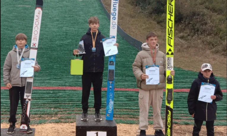 Тернопільські спортсмени здобули медалі чемпіонату України зі стрибків на лижах з трампліна у Ворохті