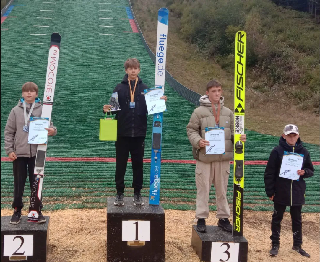 Тернопільські спортсмени здобули медалі чемпіонату України зі стрибків на лижах з трампліна у Ворохті