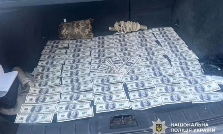 На Тернопільщині судитимуть чоловіка, який за 6000 доларів обіцяв уникнути служби в ЗСУ