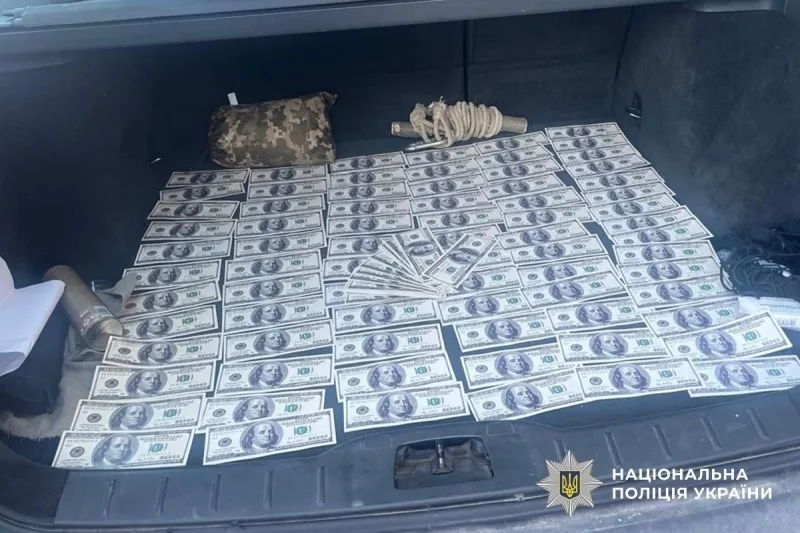 На Тернопільщині судитимуть чоловіка, який за 6000 доларів обіцяв уникнути служби в ЗСУ