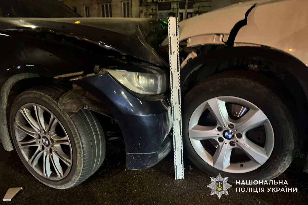 У центрі Тернополя дві автівки BMW не поділили дорогу