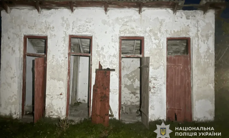 На Шумщині в туалеті знайшли мертвого чоловіка
