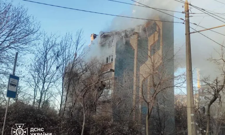 Дев'ять людей загинуло у Тернополі: під завалами ще можуть бути люди