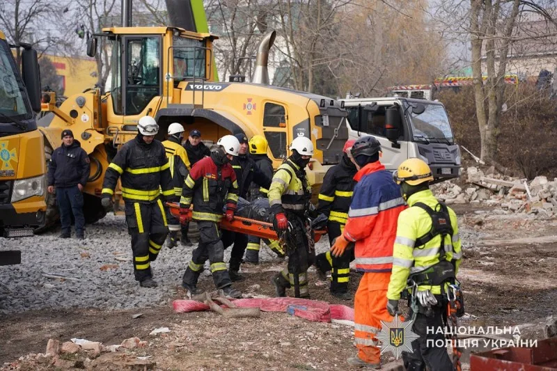 У Тернополі з-під завалів дістали тіло жінки: кількість загиблих зросла до 27
