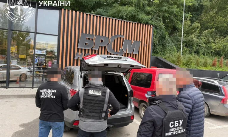 Судитимуть тернополянина за отримання $1500 за зняття з військового обліку